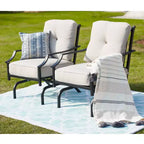 Ensemble de 3 pièces de salon de patio à cadre en acier rayé crème - Lokatse: Ensemble de conversation extérieur avec fauteuils à bascule et table d'appoint