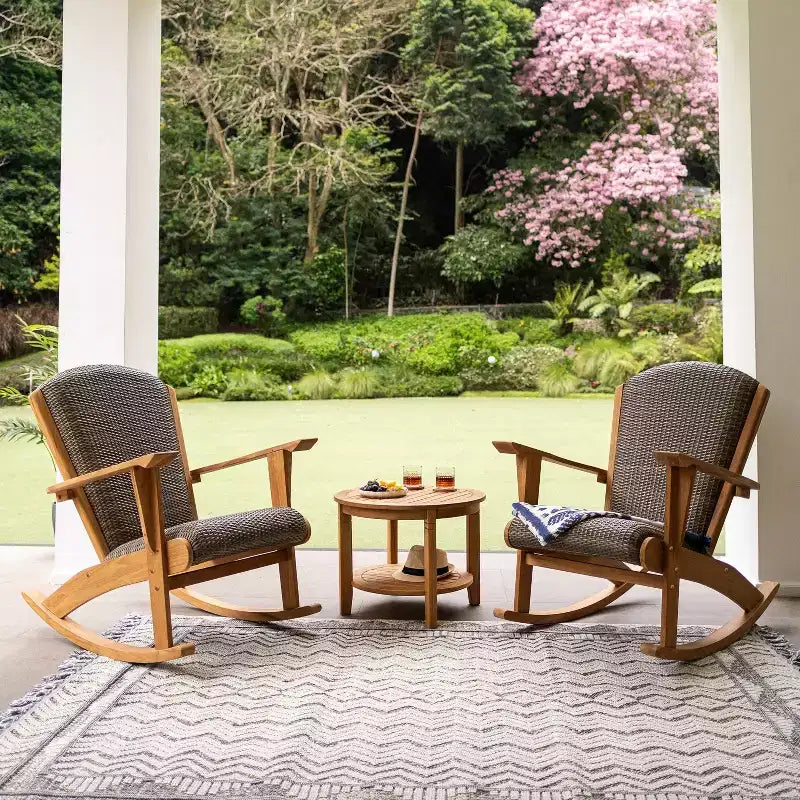 Ensemble conversationnel d'extérieur Sonoma Lane Burke 3 pièces en teck avec sièges tressés rembourrés – Idéal pour les petits espaces, finition teck brun