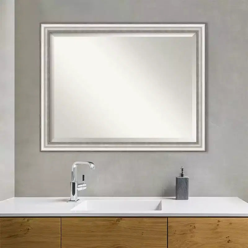 Miroir mural de salle de bain encadré en argent 45 po x 35 po - Amanti Art : Rectangle moderne, aucun assemblage requis