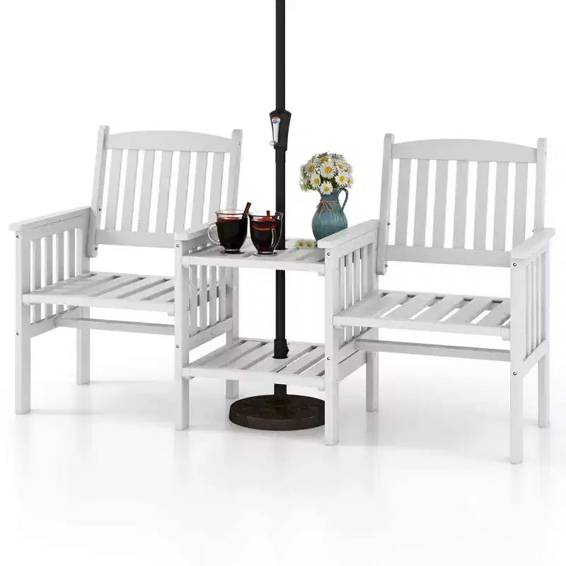 Causeuse d'extérieur Costway en bois de sapin avec table d'appoint à 2 niveaux et trou pour parasol de 5 cm marron/blanc