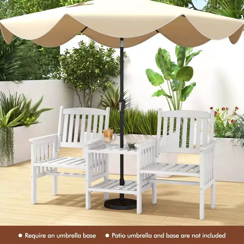 Causeuse d'extérieur Costway en bois de sapin avec table d'appoint à 2 niveaux et trou pour parasol de 5 cm marron/blanc