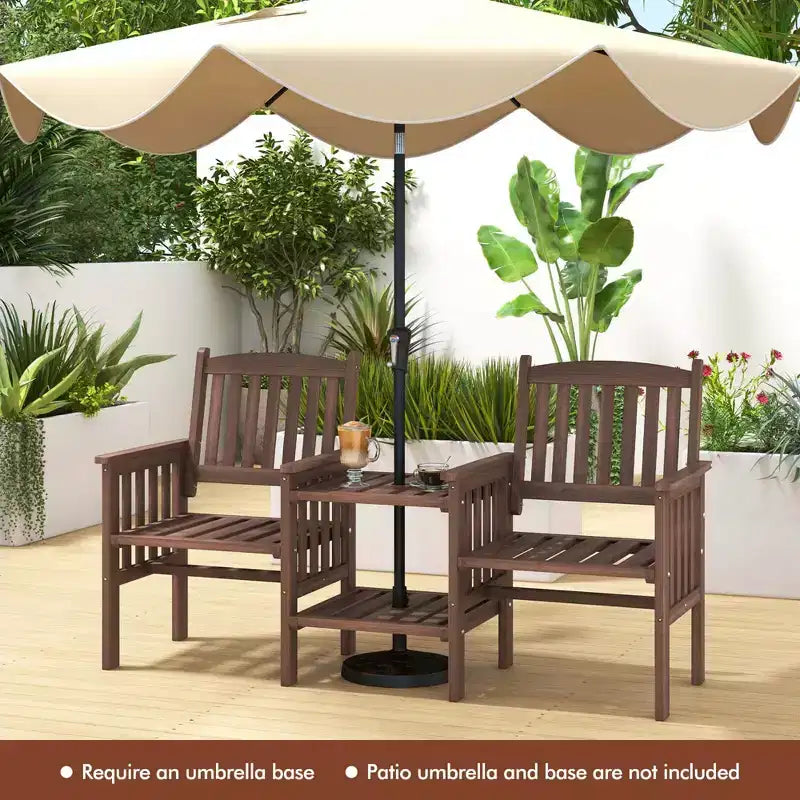 Causeuse d'extérieur Costway en bois de sapin avec table d'appoint à 2 niveaux et trou pour parasol de 5 cm marron/blanc
