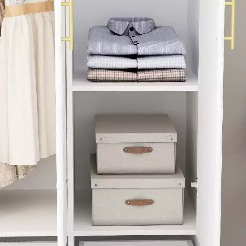 Armoire blanche Hitow, garde-robe moderne minimaliste, motifs à lignes, accessoires dorés