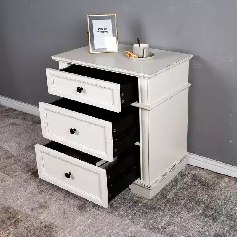 Karl Home - Table de chevet 24,02 po (61 cm) de large en bois massif à 3 tiroirs avec 2 ports USB