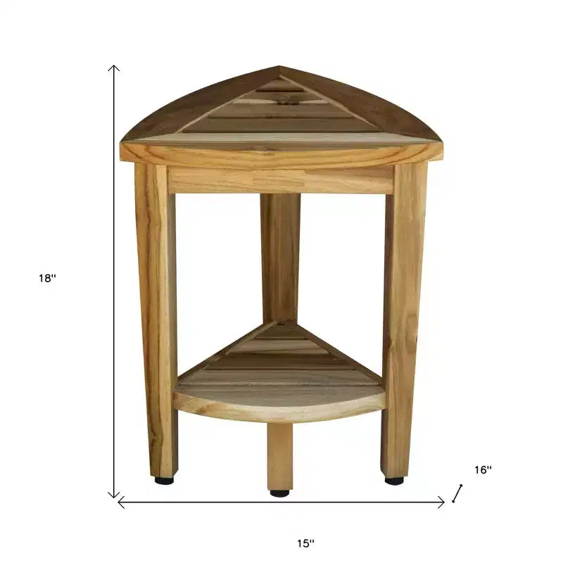 Banc d'angle de douche ou d'extérieur compact en teck avec étagère HomeRoots, finition naturelle