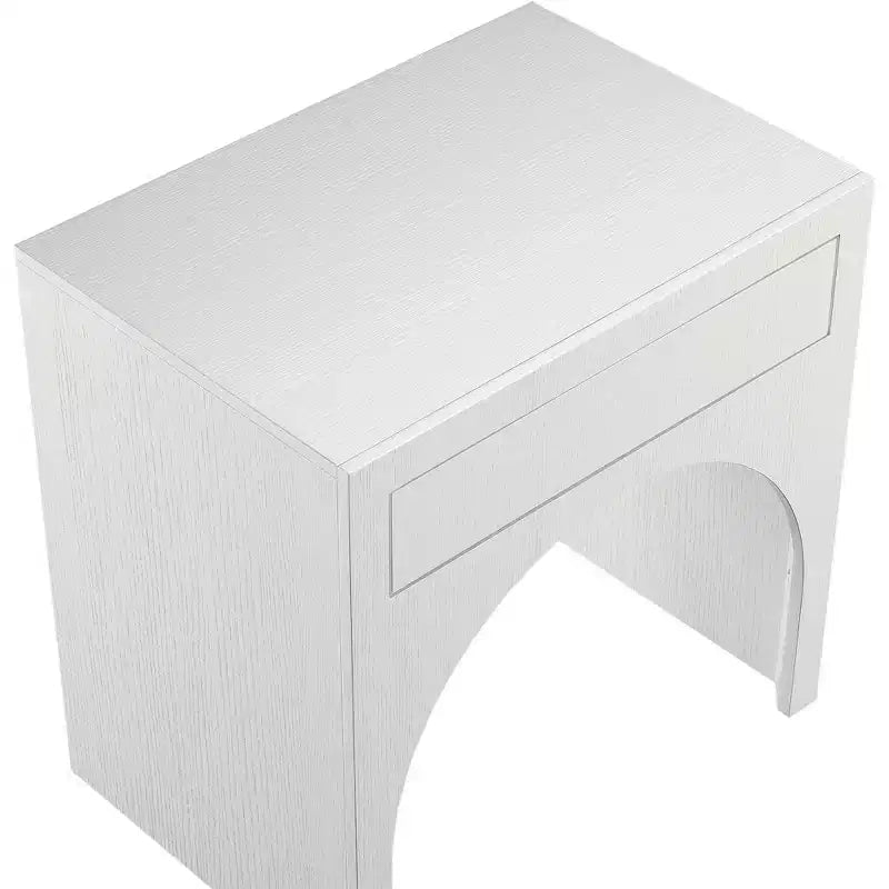 Meridian Furniture, Table de nuit August
