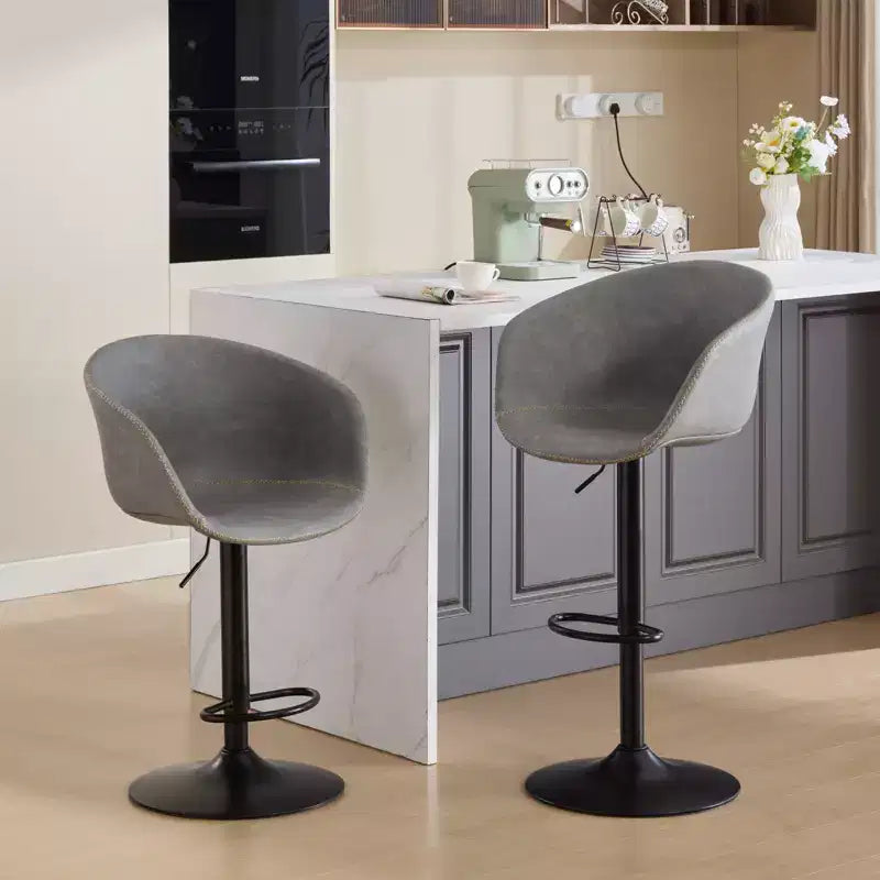 Tabouret de bar pivotant GDFStudio Grantha en similicuir, réglable en hauteur, avec repose-pieds