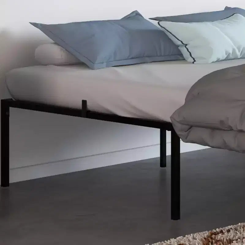 Cadre de lit double en métal Acekool, plateforme de 40,6 cm de haut, support robuste de 453,6 kg, pas besoin de sommier, espace de rangement, lattes en acier robustes, noir