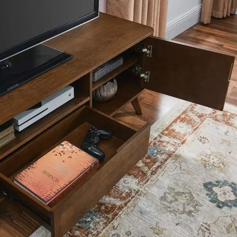 Meuble TV en bois cannelé GDFStudio Kriknak Mid-Century Modern de 150 cm avec 2 portes et 1 tiroir