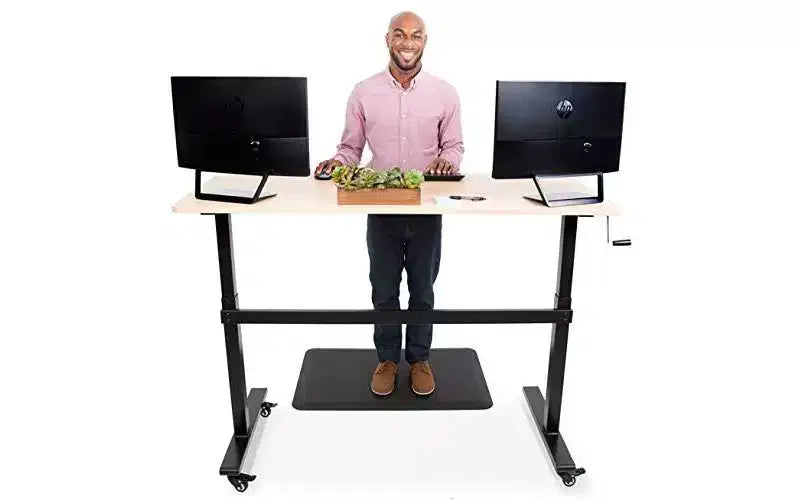 Stand Steady Tranzendesk | Bureau Debout de 55 Pouces | Poste de Travail Ergonomique Réglable en Hauteur par Manivelle | Prend en Charge 3 Écrans (Érable)
