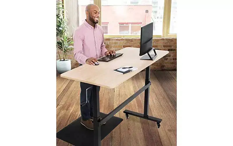 Stand Steady Tranzendesk | Bureau Debout de 55 Pouces | Poste de Travail Ergonomique Réglable en Hauteur par Manivelle | Prend en Charge 3 Écrans (Érable)