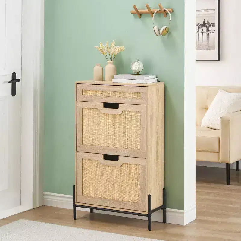 Meuble de rangement pour chaussures avec 2 portes abattantes et tiroirs, organisateur de chaussures en rotin naturel avec pieds en métal et étagère réglable, sur pied pour entrée