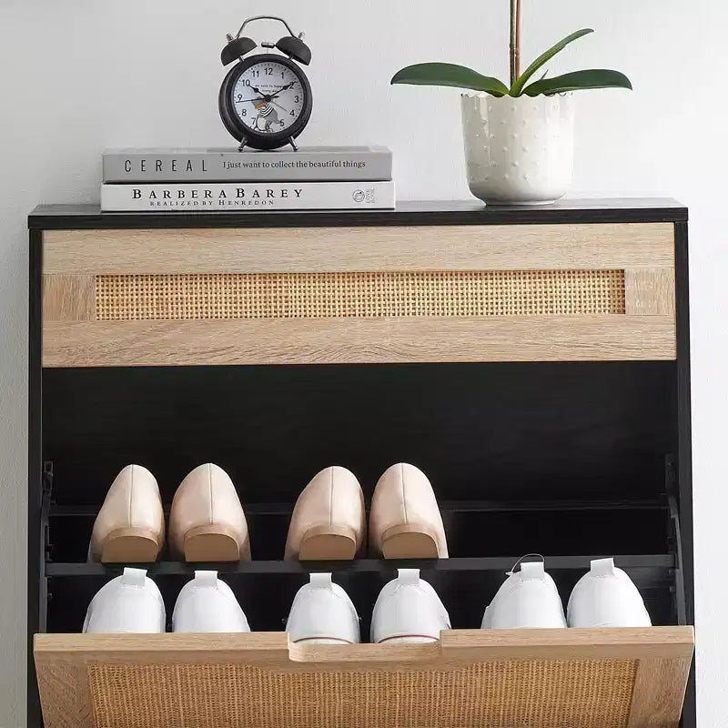 Meuble de rangement pour chaussures avec 2 portes abattantes et tiroirs, organisateur de chaussures en rotin naturel avec pieds en métal et étagère réglable, sur pied pour entrée