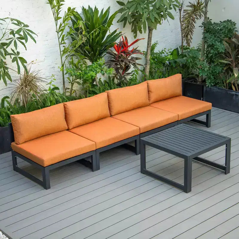 LeisureMod Chelsea Ensemble de 5 pièces de patio d'extérieur avec table basse – Structure en aluminium noir, coussins, résistant aux intempéries