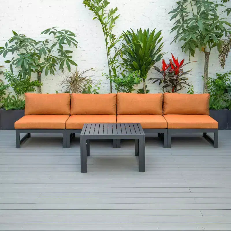 LeisureMod Chelsea Ensemble de 5 pièces de patio d'extérieur avec table basse – Structure en aluminium noir, coussins, résistant aux intempéries