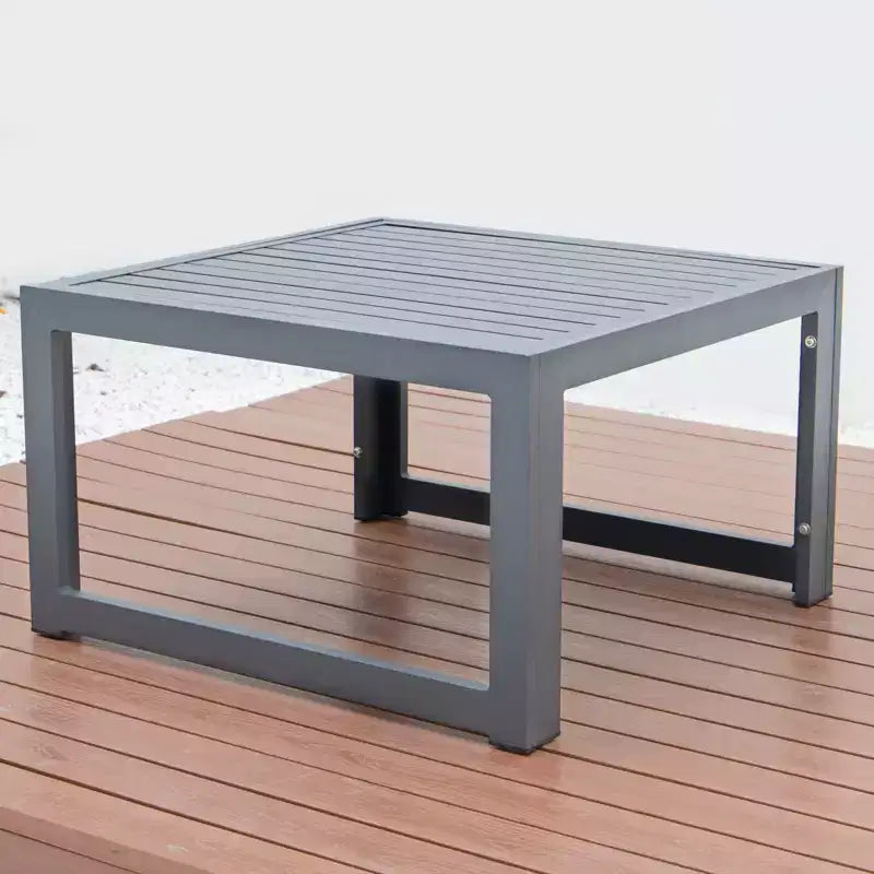 LeisureMod Chelsea Ensemble de 5 pièces de patio d'extérieur avec table basse – Structure en aluminium noir, coussins, résistant aux intempéries