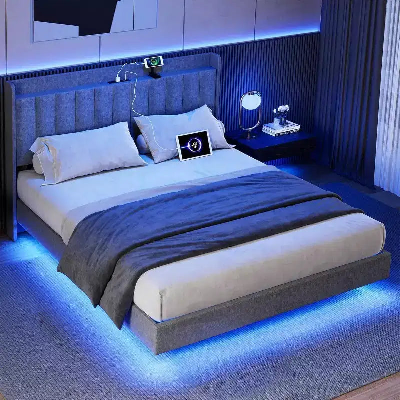 Cadre de lit flottant King size avec station de recharge et tête de lit de rangement, plateforme rembourrée King size avec lumières LED
