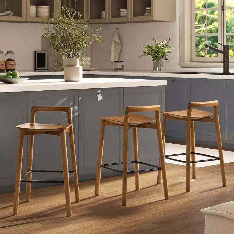 Tabourets de bar Okak en bois de frêne blond naturel, hauteur comptoir pour salles à manger, tabourets de bar bas minimalistes sans accoudoirs