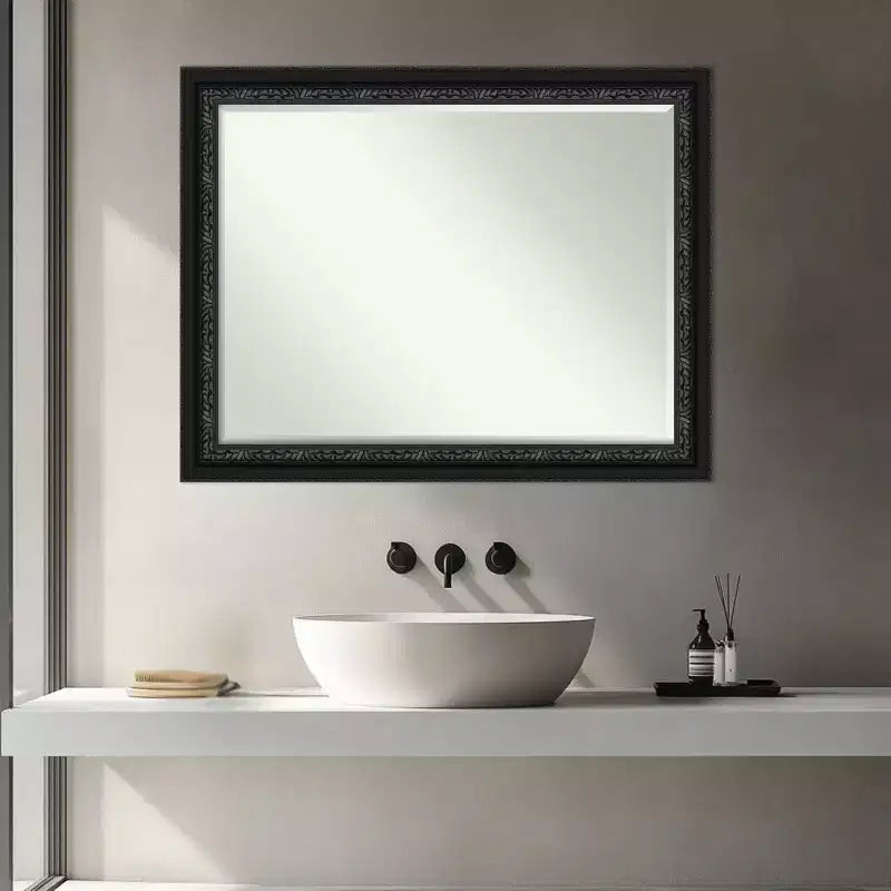Amanti Art Downton Miroir mural de salle de bain en bois biseauté noir 27,5 x 21,5 po