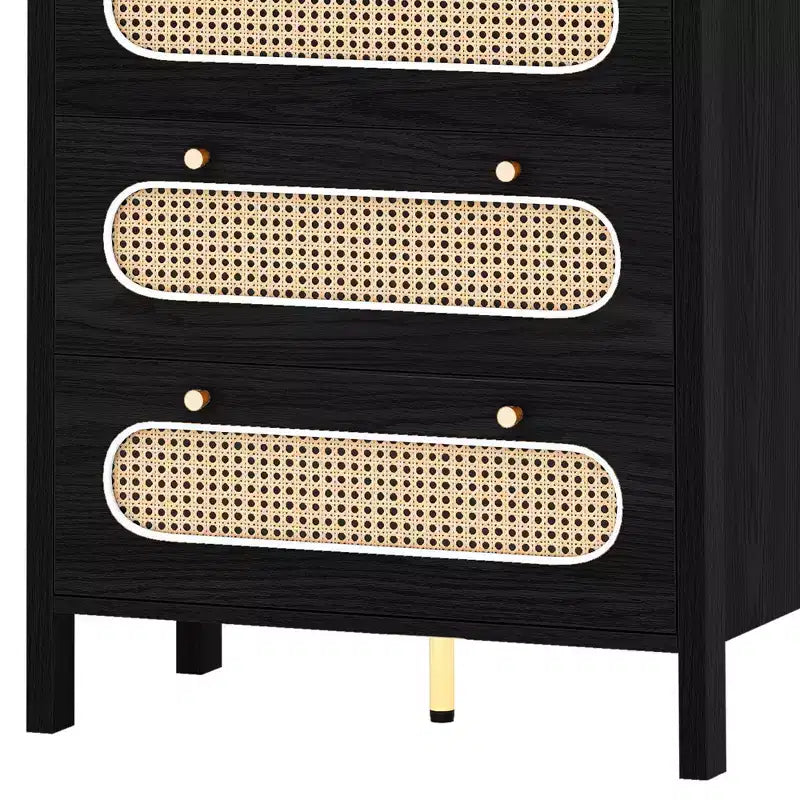 Commode bohème de 119,4 cm de hauteur avec poignées dorées et pieds réglables en rotin, 5 tiroirs, rangement en bois