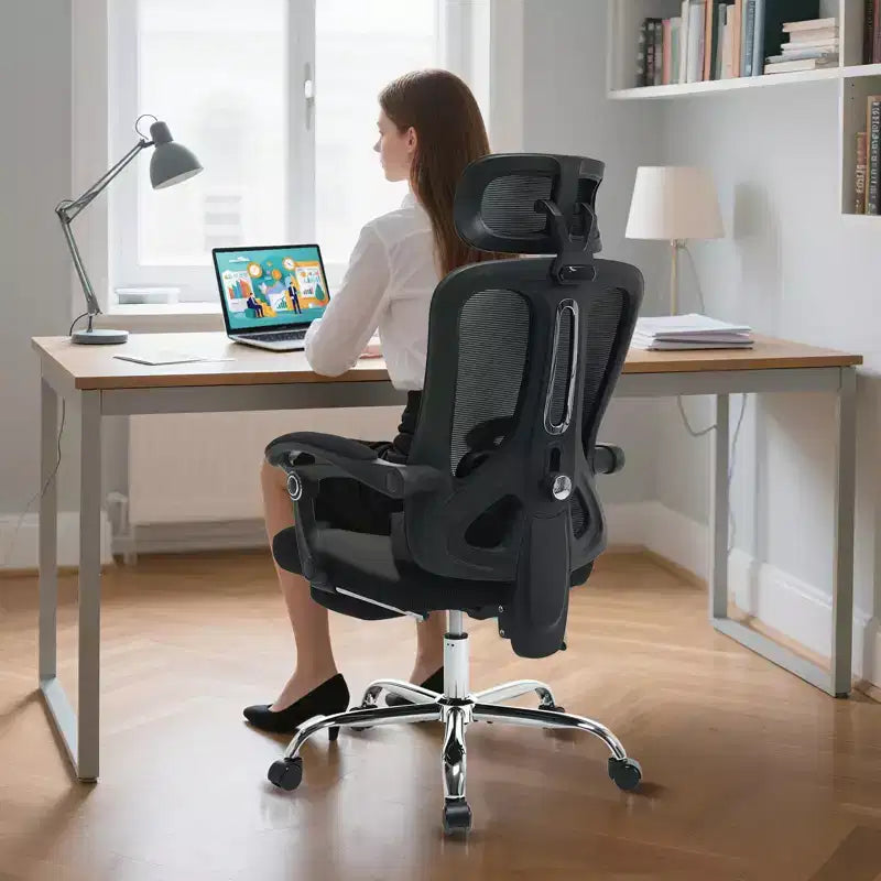 Chaise de bureau ergonomique à dossier haut avec dossier en maille, repose-pieds rétractable, appuie-tête et support lombaire réglables, grande chaise d'ordinateur à roulettes, beige