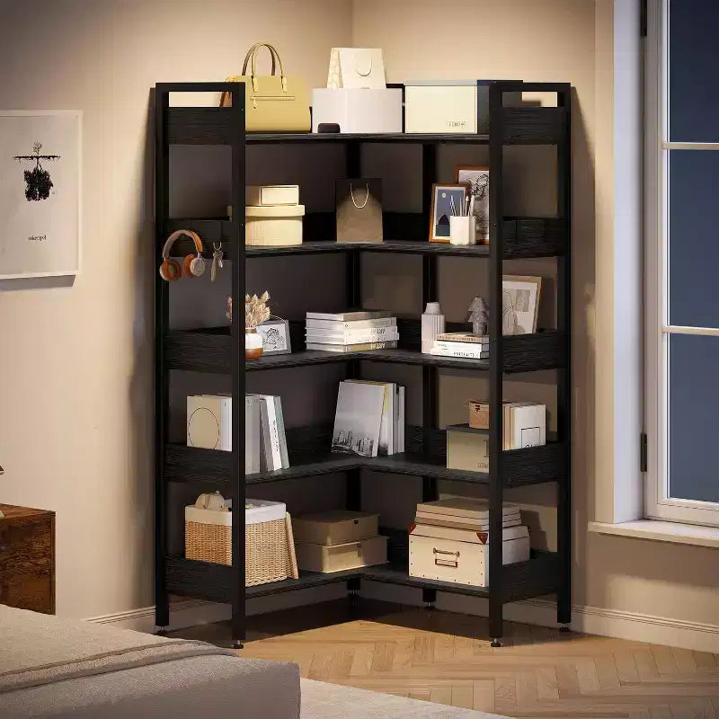 Étagère d'angle robuste à 5 niveaux avec cadre en métal, fonction convertible et 4 crochets, conçue pour durer dans le salon, la chambre ou le bureau à domicile.