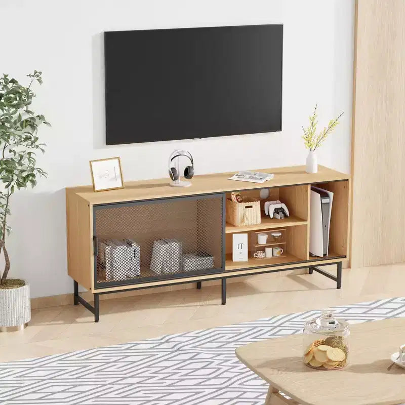 Meuble TV industriel avec portes coulissantes en maille métallique, buffet de salon moderne en bois avec pieds en métal, passe-câbles, grand espace de rangement