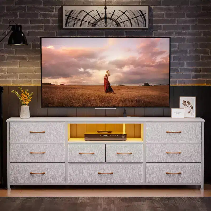 Commode à 9 tiroirs blanche de 160 cm pour chambre à coucher, meuble TV LED pour téléviseur de 75 pouces avec station de charge, prises de courant, commode de rangement en tissu, meuble console multimédia