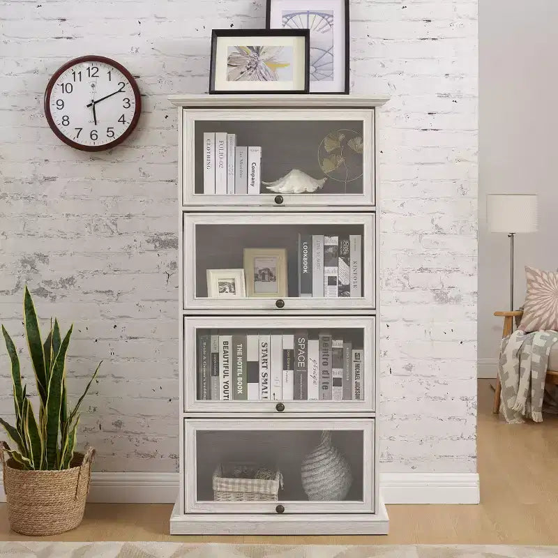 Meuble vitrine à 4 niveaux en verre pour salon, meuble de rangement élégant avec portes vitrées relevables, parfait pour collectionneurs, vitrine pour figurines et jouets.