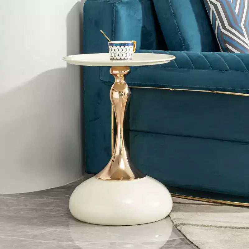 Table d'appoint ronde en métal blanc, petite table basse avec finition dorée, table d'appoint compacte pour petits espaces de vie