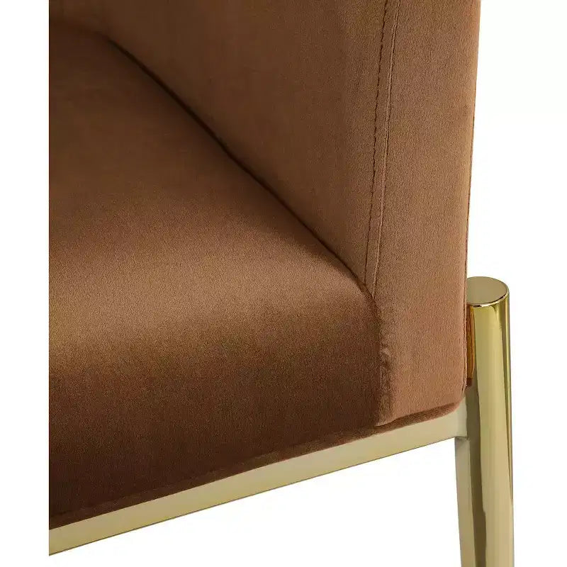 Chaise de salle à manger en velours Meridian Furniture Xavier Saddle