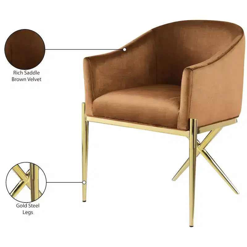 Chaise de salle à manger en velours Meridian Furniture Xavier Saddle