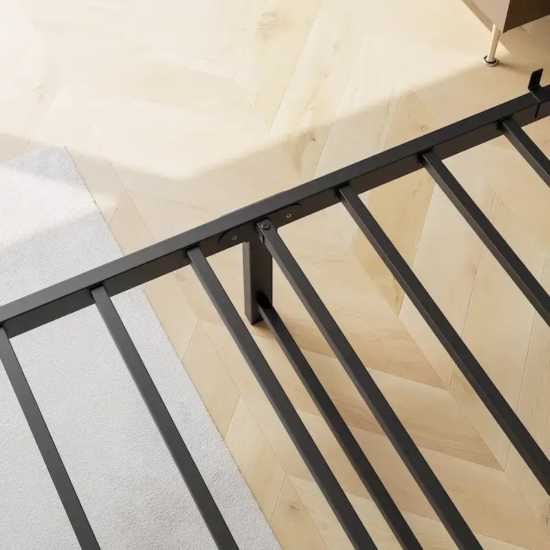 Lit plateforme Queen avec tête de lit de rangement et ports USB