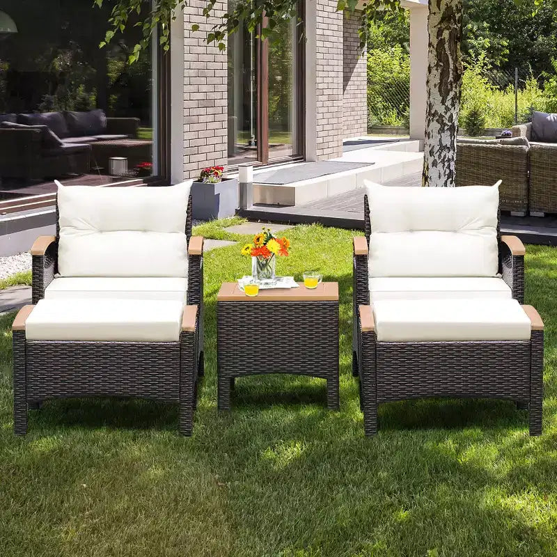 Ensemble de meubles de patio en rotin Costway 5 pièces, canapé, pouf, table rembourrée avec plateau en bois