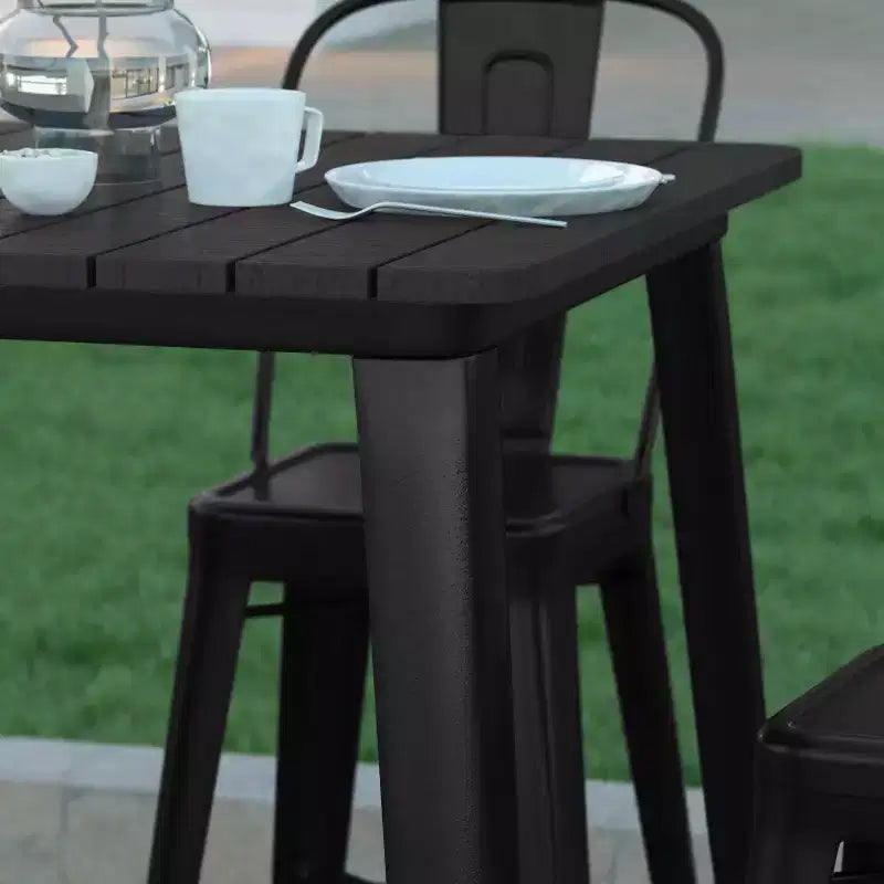 Table de bar intérieure/extérieure Emma et Oliver, plateau carré de 31,5 po en résine polymère tout temps avec base en acier