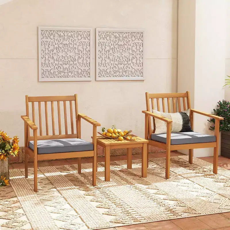 Costway Ensemble mobilier de patio 3 pièces en bois d'acacia avec chaises et table basse avec coussins souples Gris/Blanc