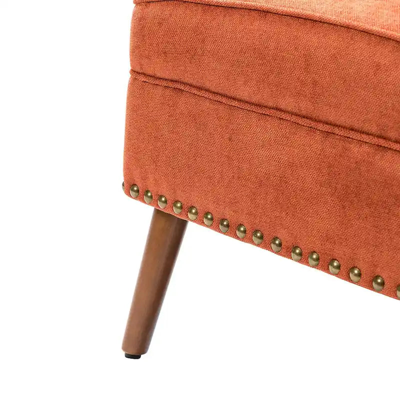 Fauteuil d'appoint Alpheus avec clous décoratifs par HULALA HOME