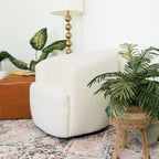 Fauteuil pivotant Belinda en tissu bouclé, style milieu de siècle moderne