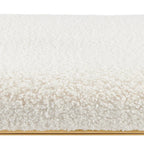 Banc en tissu frisly et peau de mouton avec étagère