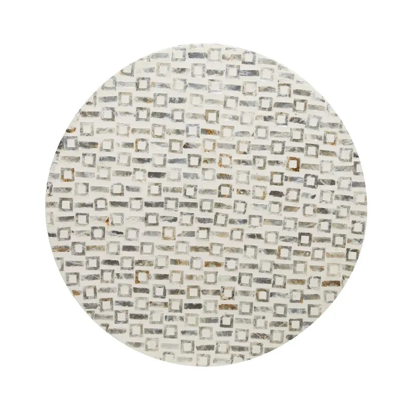 Table d'appoint en nacre avec base dorée et motifs géométriques - Blanc, Gris ou Noir - Roche River Decor