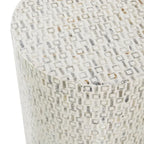 Table d'appoint en nacre avec base dorée et motifs géométriques - Blanc, Gris ou Noir - Roche River Decor