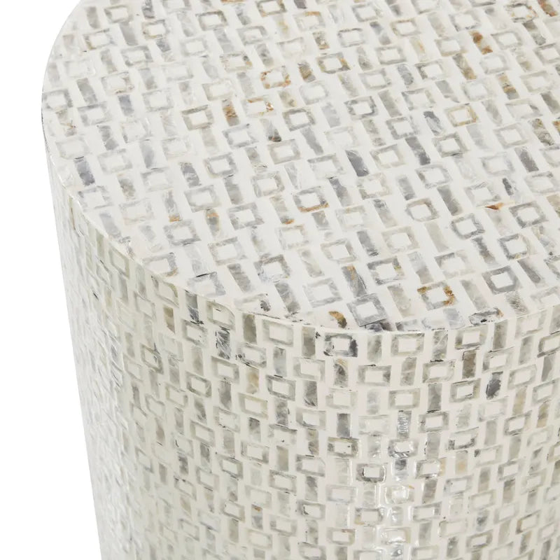 Table d'appoint en nacre avec base dorée et motifs géométriques - Blanc, Gris ou Noir - Roche River Decor