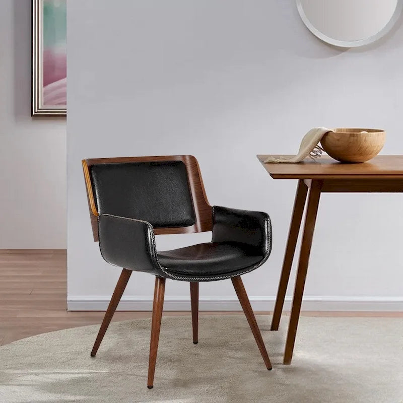 Chaise de salle à manger en similicuir de style milieu de siècle Carson Carrington Kjerringvag avec pieds en métal