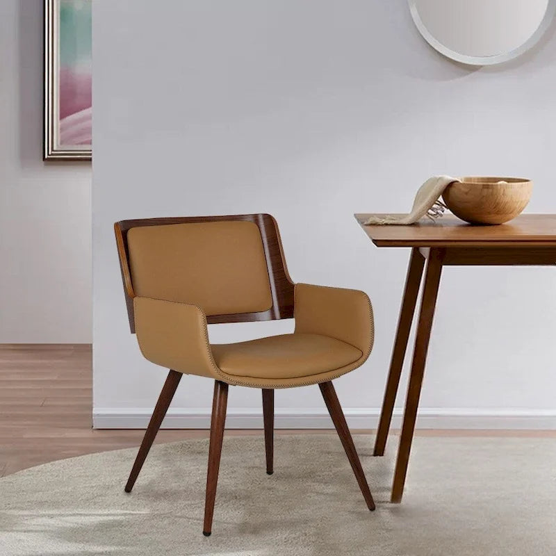 Chaise de salle à manger en similicuir de style milieu de siècle Carson Carrington Kjerringvag avec pieds en métal