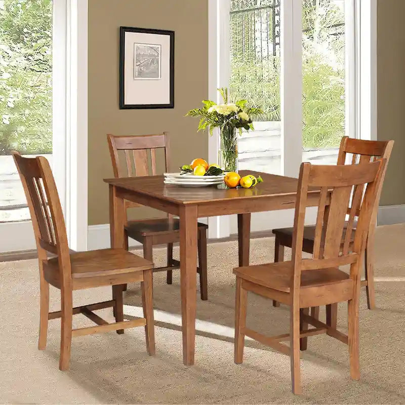 Table à manger en bois massif de 36 x 36 po avec 4 chaises à dossier ajouré - Ensemble de 5 pièces