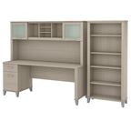 Bureau de 72 po de large avec huche et bibliothèque à 5 étagères Somerset, gris cendré