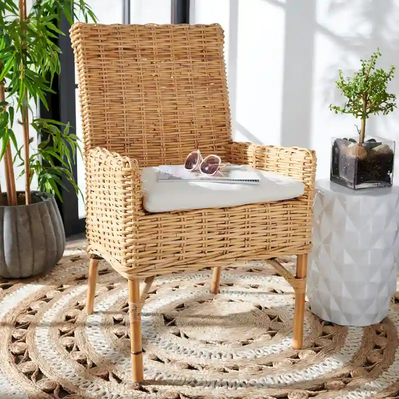 SAFAVIEH Winnifred Coastal Rattan Accent Chair with Cushion - 18.5 W x 22.8 L x 38.2 H - 19Wx23Dx38H