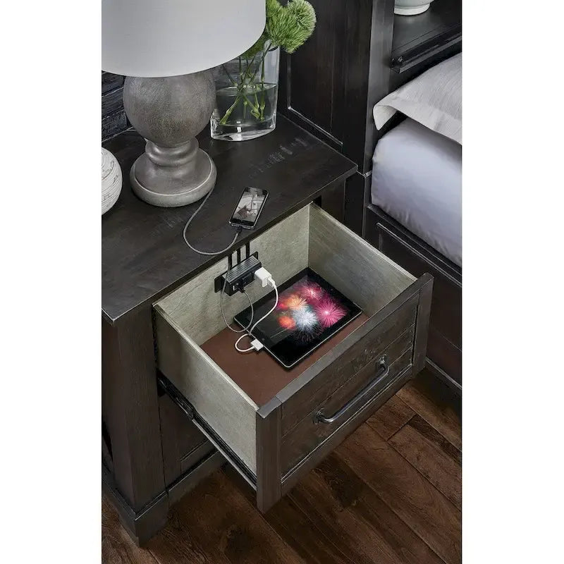 Collection de chambre à coucher 6 pièces Sharla en bois massif Simply Solid avec rangement