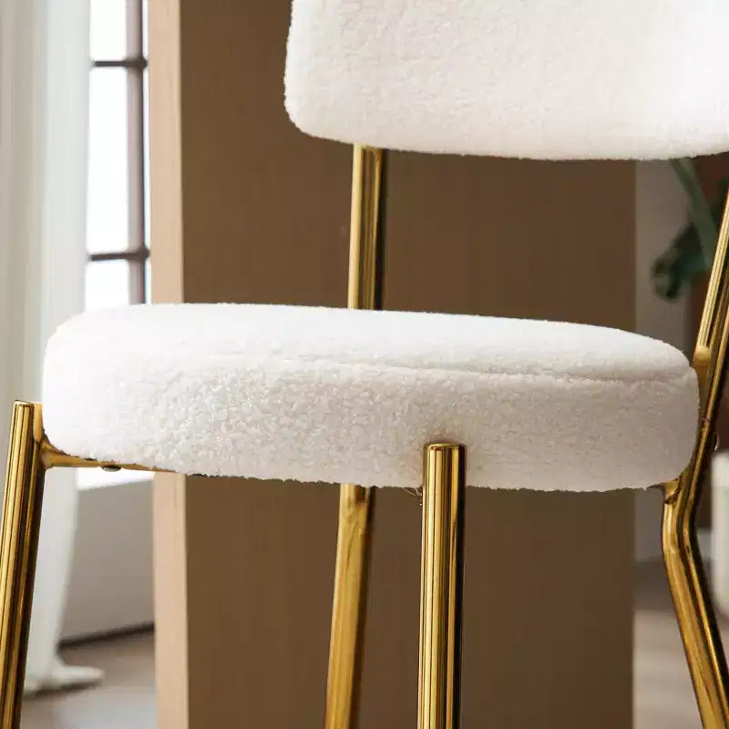 HOMLUX Lot de 4 tabourets de bar 24,8" Chaise de salle à manger hauteur comptoir de pub avec pieds dorés, Blanc/Noir