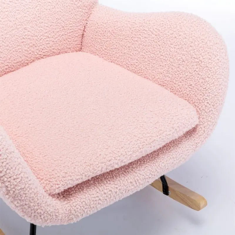 Fauteuil à bascule en tissu rembourré avec dossier haut et accoudoirs